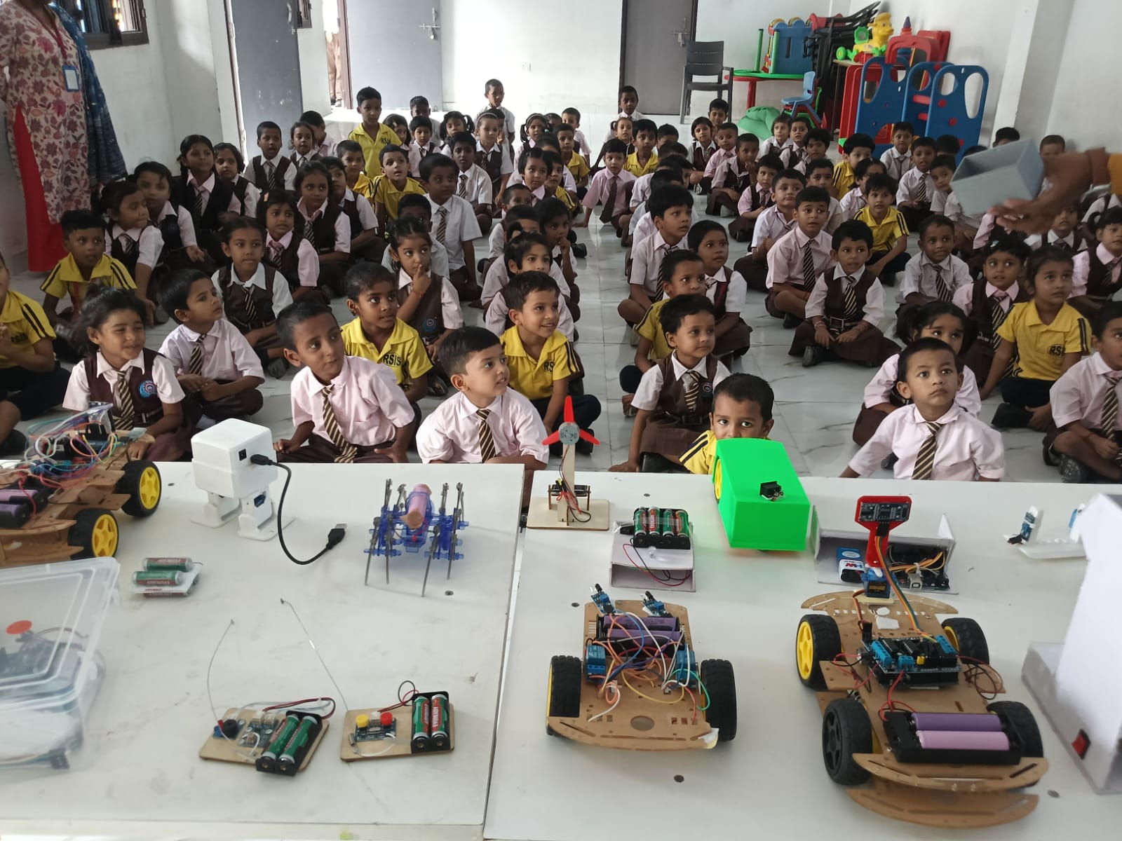 Hands-on STEM & Robotics Workshops in Schools